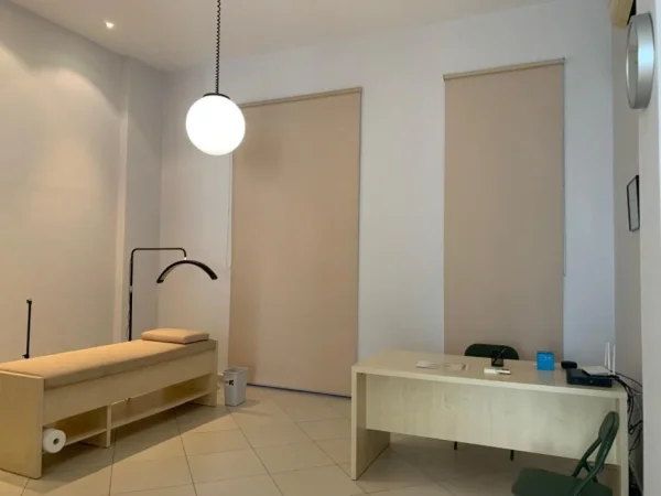 Tirane, jepet me qera ambjent biznesi Kati 1, 40 m² 430 € (Riza Cerova)