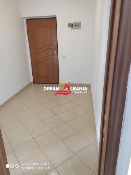 Tirane, shitet apartament 1+1 Kati 4, 70 m² 95.000 € (prane Shkolles se Bashkuar)