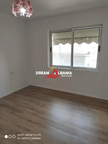 Tirane, shitet apartament 1+1 Kati 4, 70 m² 96.000 € (prane Shkolles se Bashkuar)