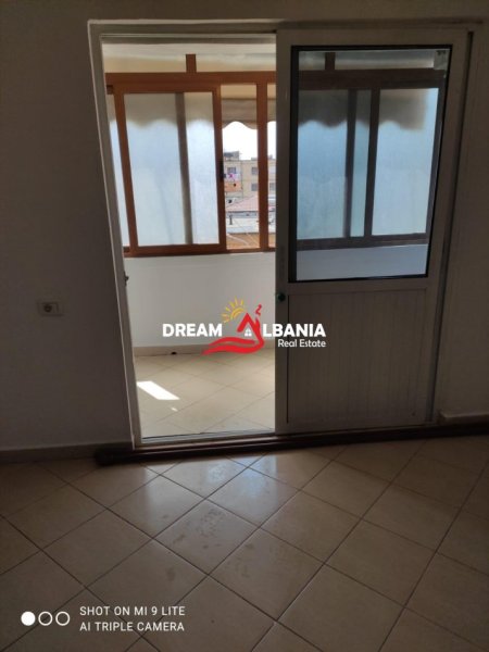 Tirane, shitet apartament 1+1 Kati 4, 70 m² 95.000 € (prane Shkolles se Bashkuar)