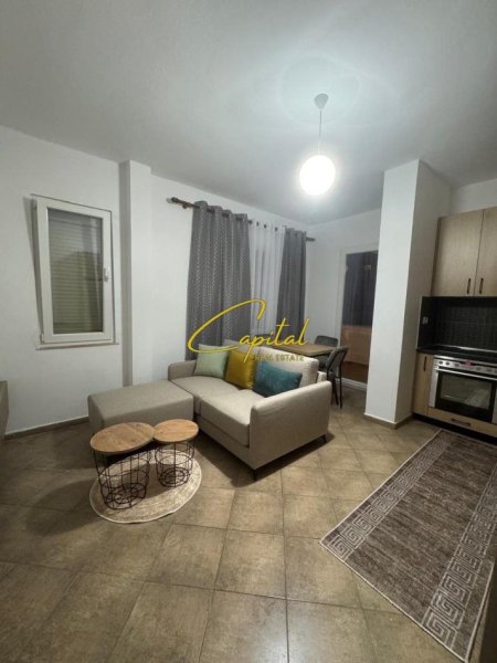Tirane, jepet me qera apartament 1+1 Kati 5, 55 m² 500 € (KOMUNA E PARISIT)
