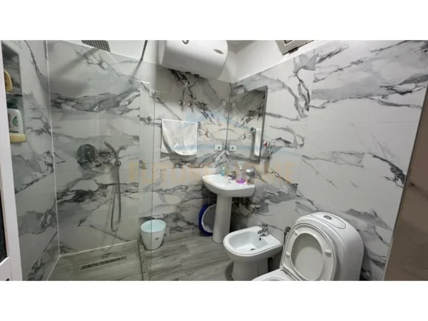 Qerret, shitet apartament 1+1 Kati 2, 70 m² 155.000 € (Durres)