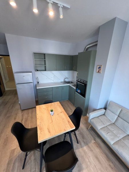 Tirane, jepet me qera apartament 1+1 Kati 6, 60 m² 600 € (Tek Stacioni i Trenit, rruga Karl Gega, prane Mullirit te Vjeter)