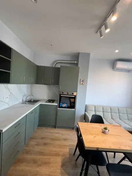 Tirane, jepet me qera apartament 1+1 Kati 6, 60 m² 600 € (Tek Stacioni i Trenit, rruga Karl Gega, prane Mullirit te Vjeter)