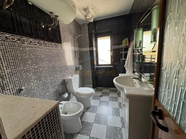 Tirane, shitet apartament 2+1+Ballkon Kati 5, 72 m² 135.000 € (Rruga e Dibrës, pranë gjimnazit Partizani, Tiranë)