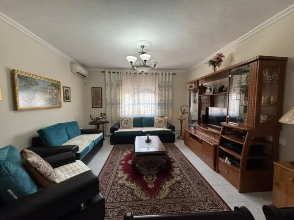 Tirane, shitet apartament 2+1+Ballkon Kati 5, 72 m² 135.000 € (Rruga e Dibrës, pranë gjimnazit Partizani, Tiranë)