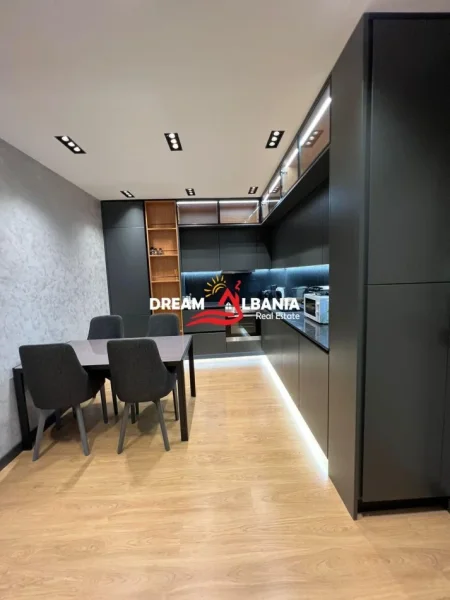 Tirane, jepet me qera apartament 2+1 Kati 6, 95 m² 1.650 € (Qender)