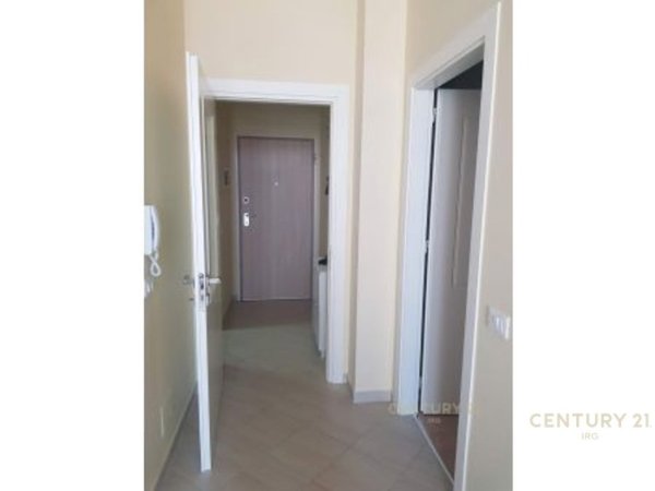 Tirane, jepet me qera apartament 1+1 Kati 7, 52 m² 550 € (KOMUNA E PARISIT)