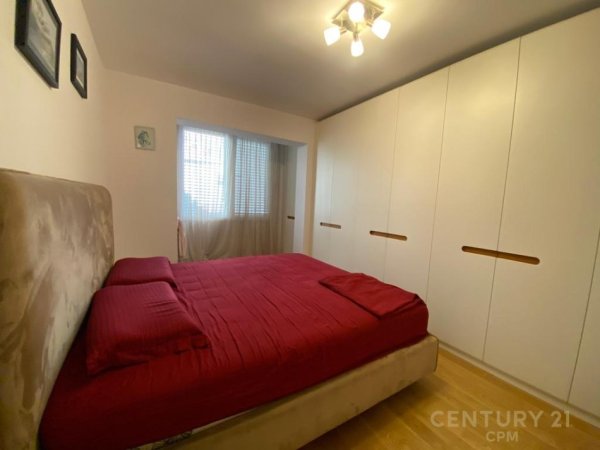 Tirane, jepet me qera apartament 2+1 Kati 2, 90 m² 800 € (TEK KRYQEZIMI 21 DHJETORI)