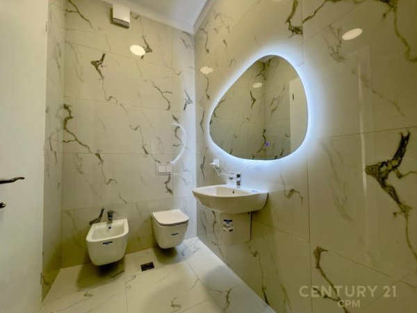 Tirane, jepet me qera apartament 2+1 Kati 5, 119 m² 1.300 € (KOMPLEKSI DELIJORGJI)