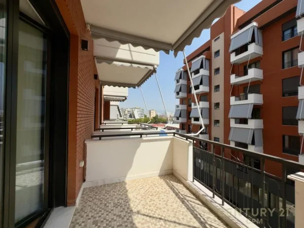 Tirane, jepet me qera apartament 2+1 Kati 5, 119 m² 1.300 € (KOMPLEKSI DELIJORGJI)