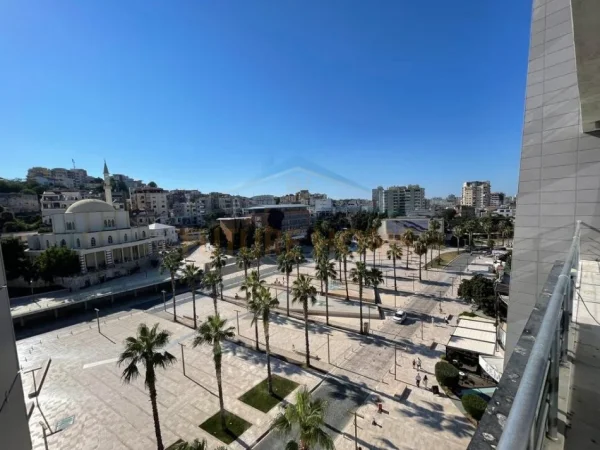 Durres, jepet me qera zyre Kati 6, 115 m² 800 € (Sheshi "Iliria" Durres)