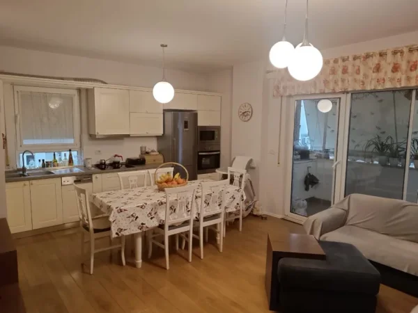 Tirane, jepet me qera apartament 2+1+Aneks+Ballkon Kati 2, 94 m² 600 € (Ali demi)