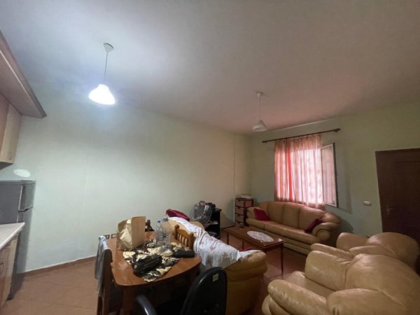 Tirane, jepet me qera apartament 1+1+Ballkon Kati 0, 65 m² 400 € (Rruga Mic Sokoli)