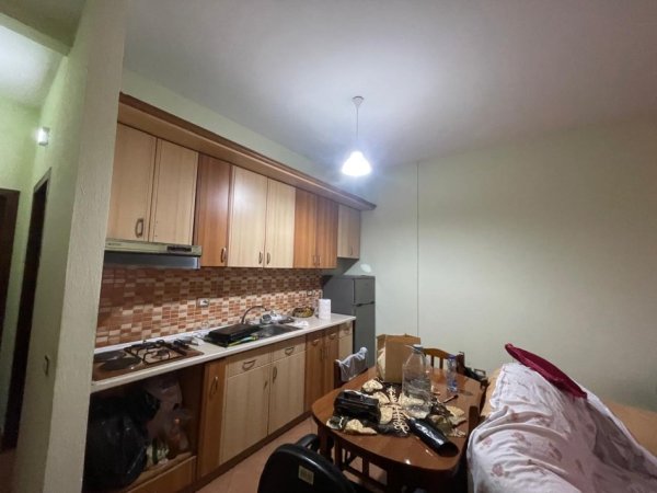 Tirane, jepet me qera apartament 1+1+Ballkon Kati 0, 65 m² 400 € (Rruga Mic Sokoli)