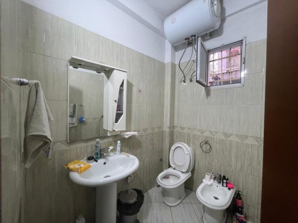 Tirane, jepet me qera apartament 1+1+Ballkon Kati 0, 65 m² 400 € (Rruga Mic Sokoli)