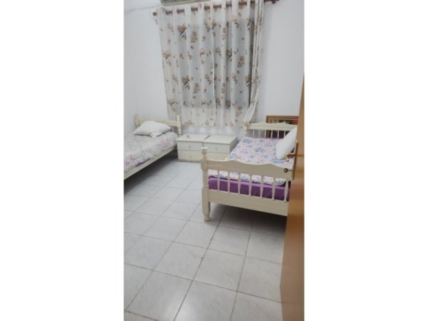 Tirane, jepet me qera apartament 3+1 Kati 1, 150 m² 450 € 