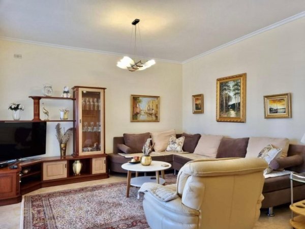 Tirane, jepet me qera apartament 3+1 Kati 6, 111 m² 1.000 € (RRUGA ELBASANIT)