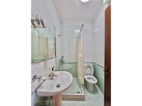 Tirane, jepet me qera apartament 3+1 Kati 6, 111 m² 1.000 € (RRUGA ELBASANIT)