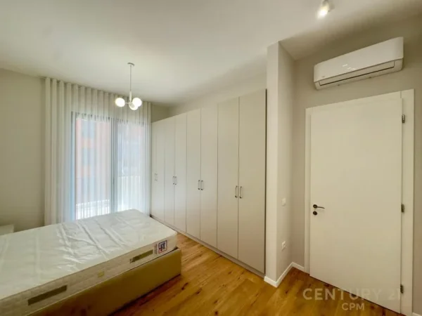 Tirane, jepet me qera apartament 2+1 Kati 5, 119 m² 1.300 € (Deliorgj)