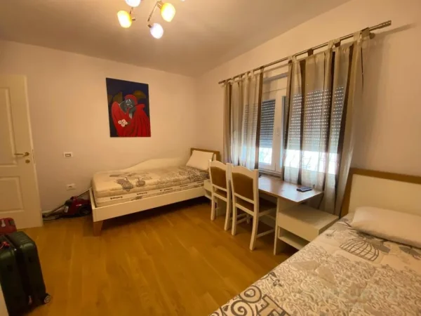 Tirane, jepet me qera apartament 2+1 Kati 2, 90 m² 800 € 
