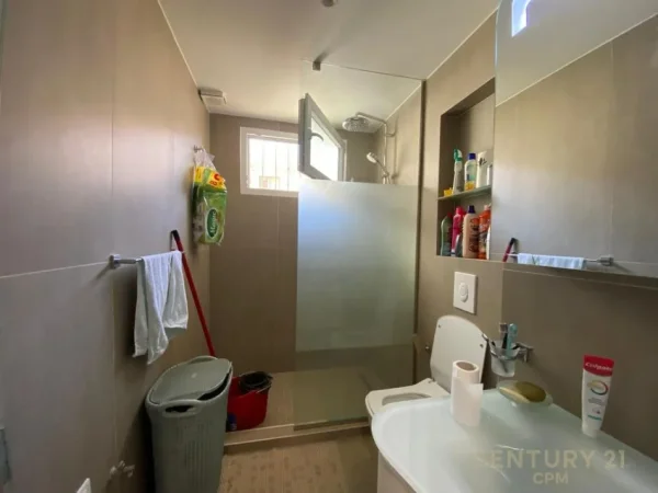 Tirane, jepet me qera apartament 2+1 Kati 2, 90 m² 800 € 