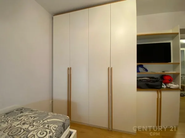 Tirane, jepet me qera apartament 2+1 Kati 2, 90 m² 800 € 