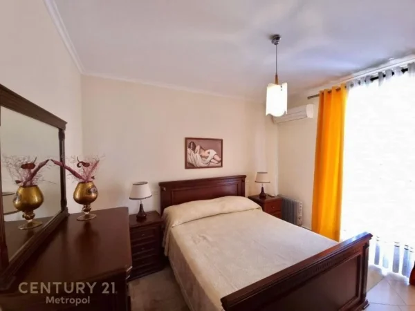 Tirane, jepet me qera apartament 3+1 Kati 9, 111 m² 1.000 € 