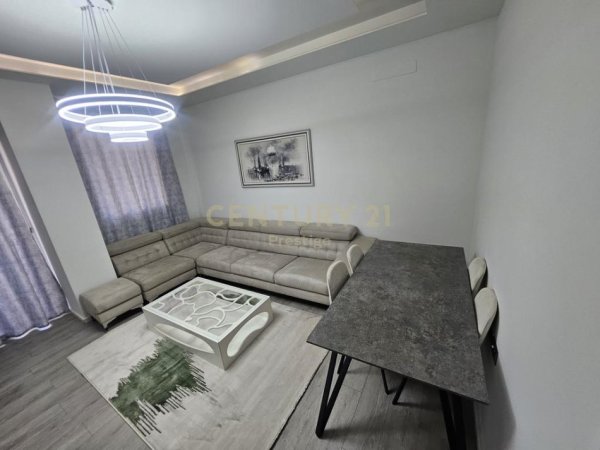 Tirane, jepet me qera apartament 2+1+Aneks+Ballkon Kati 2, 120 m² 1.100 € (Rr. Elbasanit)