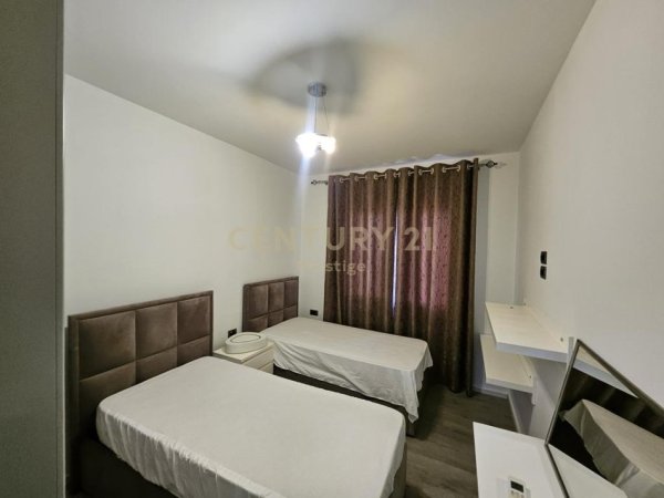 Tirane, jepet me qera apartament 2+1+Aneks+Ballkon Kati 2, 120 m² 1.100 € (Rr. Elbasanit)