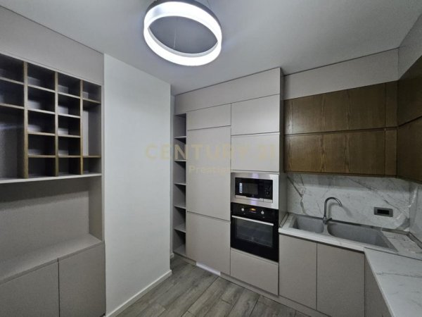 Tirane, jepet me qera apartament 2+1+Aneks+Ballkon Kati 2, 120 m² 1.100 € (Rr. Elbasanit)