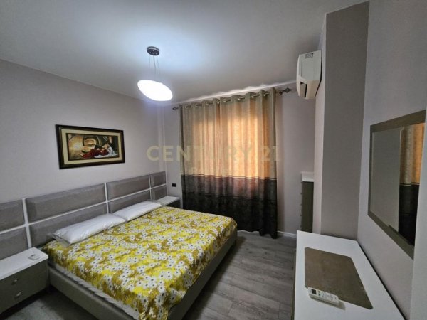 Tirane, jepet me qera apartament 2+1+Aneks+Ballkon Kati 2, 120 m² 1.100 € (Rr. Elbasanit)