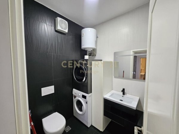 Tirane, jepet me qera apartament 2+1+Aneks+Ballkon Kati 2, 120 m² 1.100 € (Rr. Elbasanit)