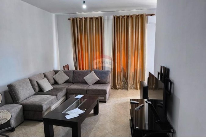 Tirane, jepet me qera apartament 2+1 , 70 m² 