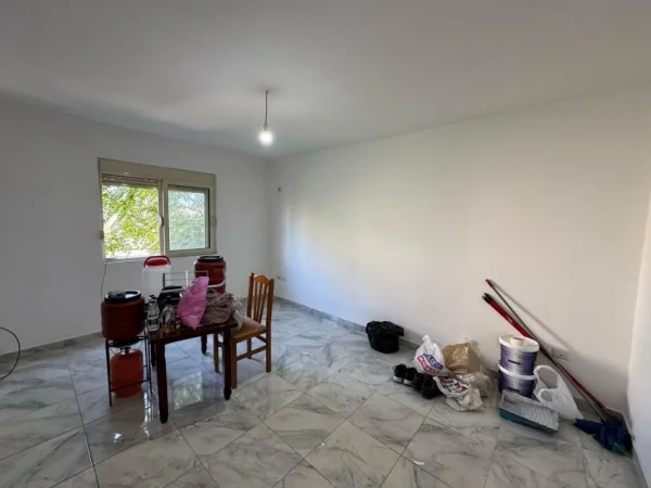 Tirane, jepet me qera apartament 2+1 Kati 3, 75 m² 350 € 
