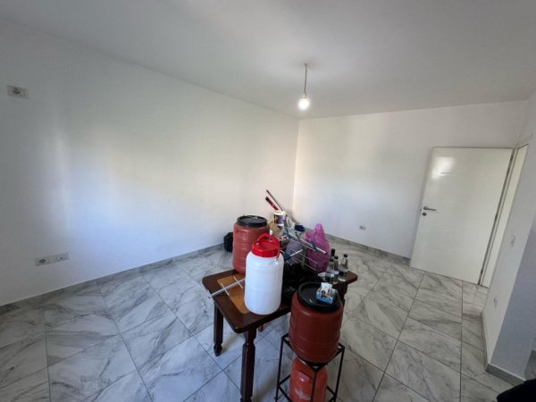 Tirane, jepet me qera apartament 2+1 Kati 3, 75 m² 350 € 