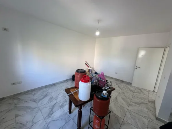 Tirane, jepet me qera apartament 2+1 Kati 3, 75 m² 350 € 