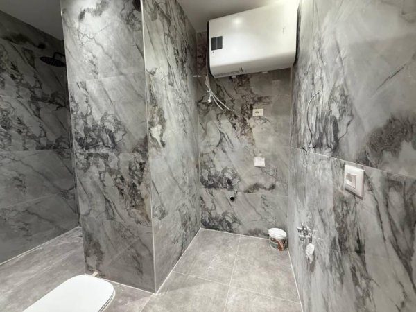 Tirane, jepet me qera zyre Kati 4, 65 m² 600 € (Zogu i Zi)