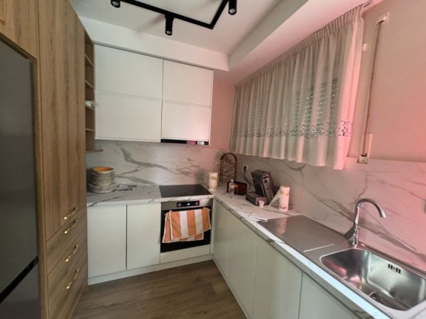 Shqiperi, jepet me qera apartament 2+1 Kati 2, 120 m² 1.000 € 