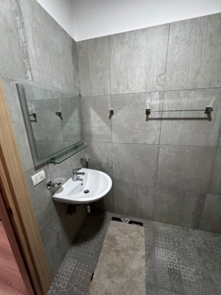 Tirane, jepet me qera apartament 2+1 Kati 5, 100 m² 800 € (Don Bosko rruga muzaket)