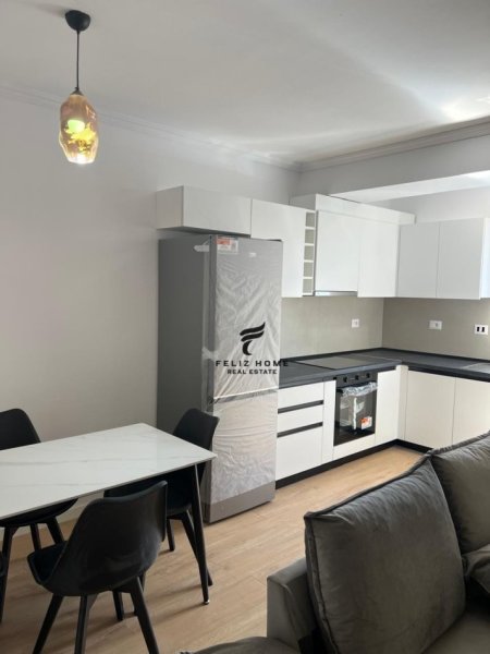 Tirane, jepet me qera apartament 2+1 Kati 2, 90 m² 950 € (QENDER)