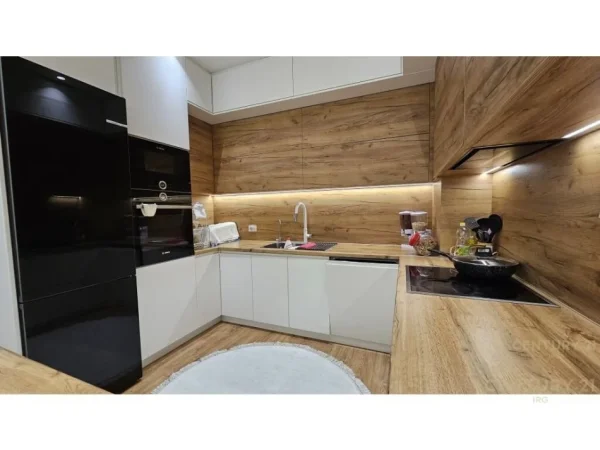 Tirane, shitet apartament 2+1 Kati 2, 118 m² 256.000 € 