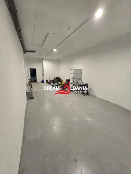 Tirane, jepet me qera Kati -1, 52 m² 270 € (Astir)