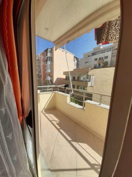Tirane, jepet me qera apartament 2+1 Kati 2, 125 m² 550 € (FRESK)