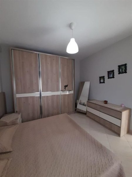 Tirane, jepet me qera apartament 2+1 Kati 2, 125 m² 550 € (FRESK)