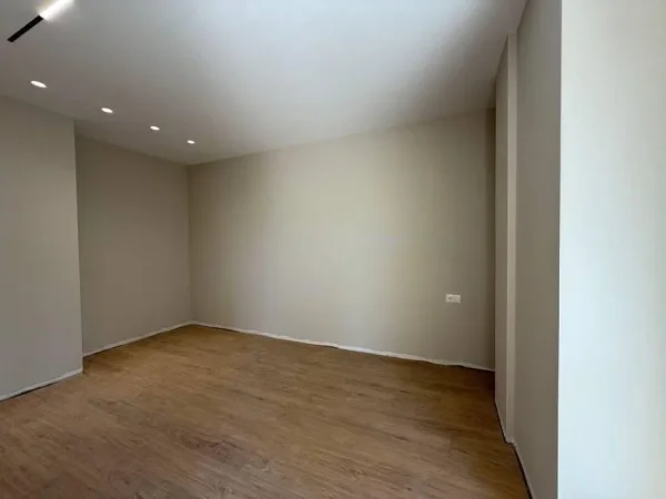 Tirane, jepet me qera apartament 1+1 Kati 4, 65 m² 600 € (ZOGU ZI)