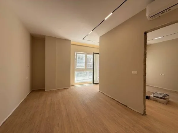 Tirane, jepet me qera apartament 1+1 Kati 4, 65 m² 600 € (ZOGU ZI)