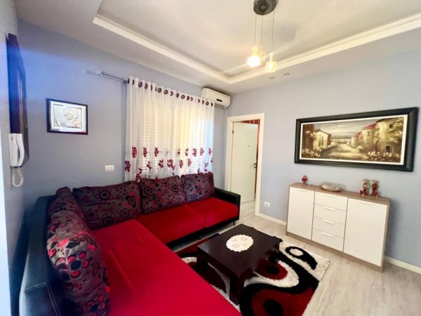 Tirane, jepet me qera apartament 1+1 Kati 1, 55 m² 500 € (Vilat gjermane)
