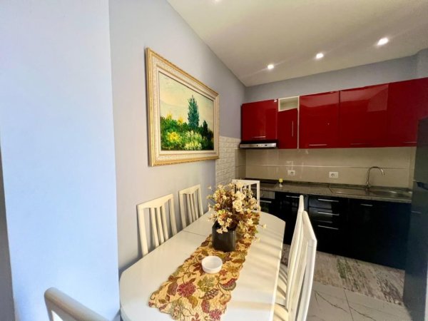Tirane, jepet me qera apartament 1+1 Kati 1, 55 m² 500 € (Vilat gjermane)