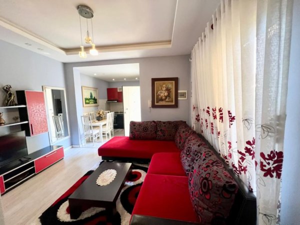 Tirane, jepet me qera apartament 1+1 Kati 1, 55 m² 500 € (Vilat gjermane)